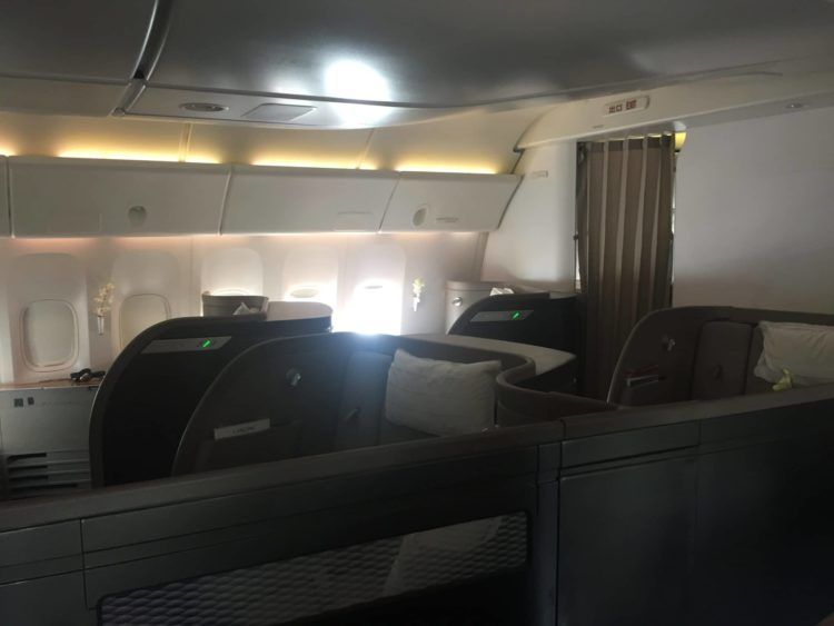 cathay pacific first class boeing 777 330er kabine 1
