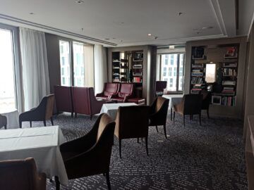Waldorf Astoria Berlin Libabry Lounge