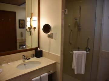 Shangri-La Chiang Mai Deluxe Room Dusche