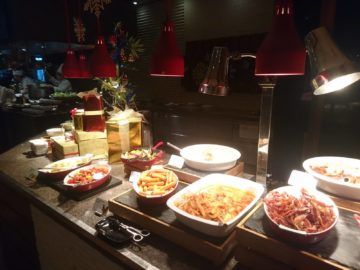 Shangri-La Chiang Mai Fruehstueck Internationale Speisen