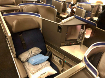 United Airlines Polaris Business Class Boeing 767 300 Mittelsitz