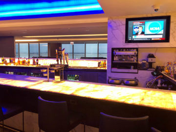 United Polaris Lounge Chicago Blick Auf Bar
