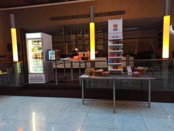 Hilton Frankfurt Airport Snackbar Lobby