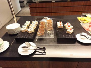Ethiopian Airlines Sheba Platinum Lounge Addis Abeba Terminal 2 Kaltes Buffet Dessert