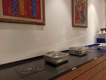 Ethiopian Airlines Sheba Platinum Lounge Addis Abeba Terminal 2 Kaltes Buffet Vorrichtung Fuer Warmes Essen