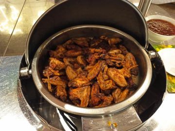 Ethiopian Airlines Sheba Platinum Lounge Addis Abeba Terminal 2 Warmes Buffet Chickenwings