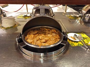 Ethiopian Airlines Sheba Platinum Lounge Addis Abeba Terminal 2 Warmes Buffet Kartoffeln
