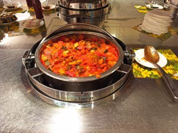 Ethiopian Airlines Sheba Platinum Lounge Addis Abeba Terminal 2 Warmes Buffet Ratatouille Gemüse