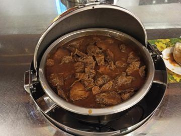 Ethiopian Airlines Sheba Platinum Lounge Addis Abeba Terminal 2 Warmes Buffet Rind