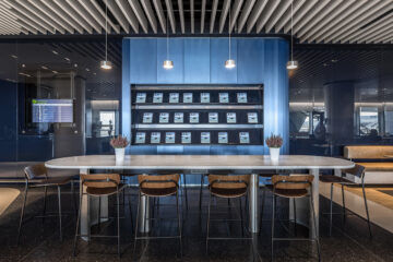 Aegean Business Lounge Thessaloniki Stehttisch