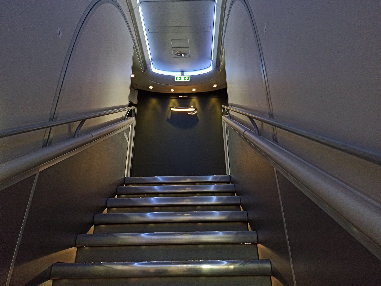 Airbus A380 Innen Treppe