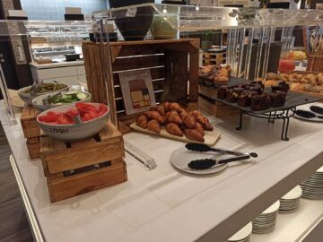 Hyatt Place Frankfurt Airport Fruehstueck Croissants