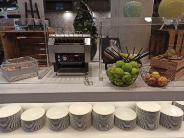 Hyatt Place Frankfurt Airport Fruehstueck Toaster Obst