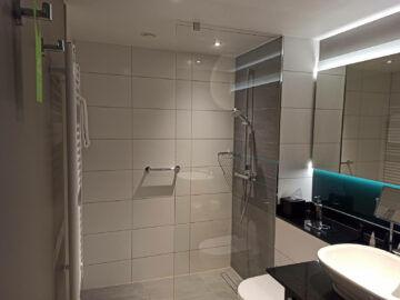 Hyatt Place Frankfurt Airport Zimmer Dusche