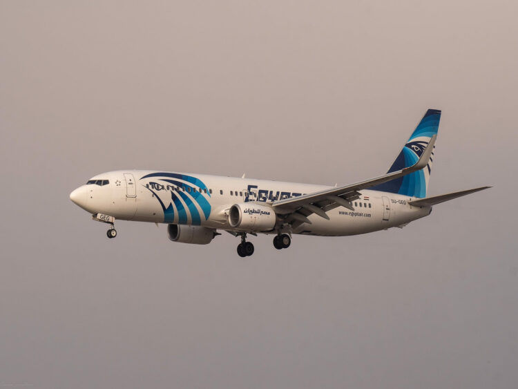 Flugzeug Egypt Air Boeing 737 866 Zurich