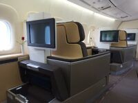 Review Lufthansa First Class Boeing 747 8 Mexico City Kabine Linke Fensterreihe