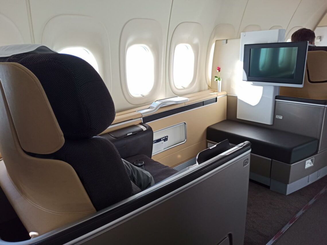 Review Lufthansa First Class Boeing 747 8 Mexico City Sitz Schale