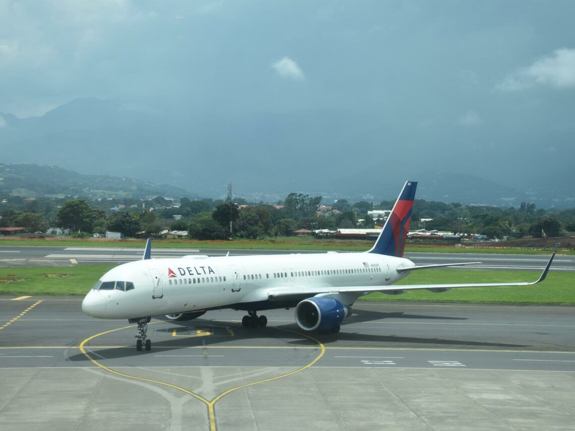 Delta Flugzeug Boeing 757 200 San Jose