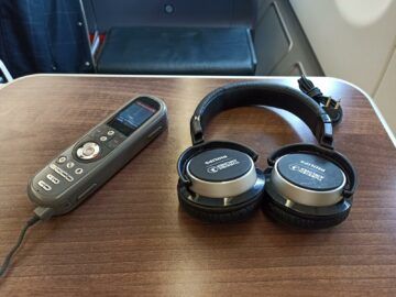 Review Turkish Airlines Business Class Airbus A330 300 Controller Kopfhoerer