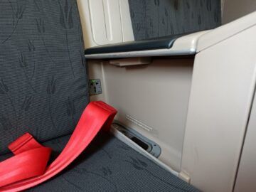 Review Turkish Airlines Business Class Airbus A330 300 Sitz Controller Steckdose