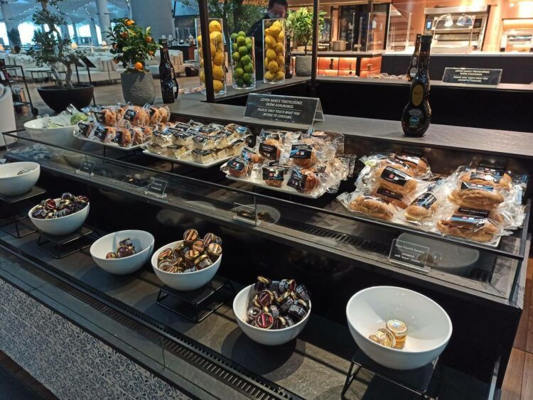 Turkish Airlines Business Lounge Istanbul Broetchen Honig