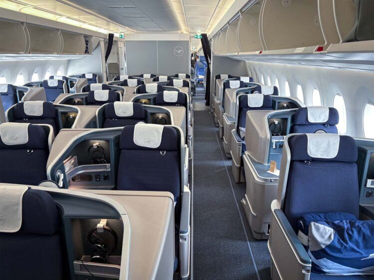 Lufthansa A350 Ex Philippine Airlines Business Class Kabine