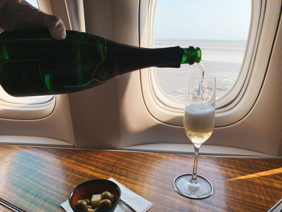 Review Qatar Airways First Class Boeing 777300ER DohaZürich