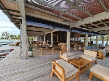 Hilton Maldives Amingiri Aura Pool Bar 1