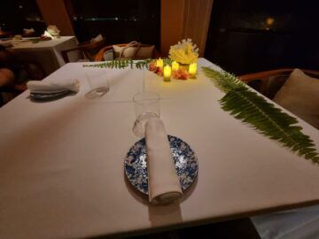 Hilton Maldives Amingiri Origin Tisch
