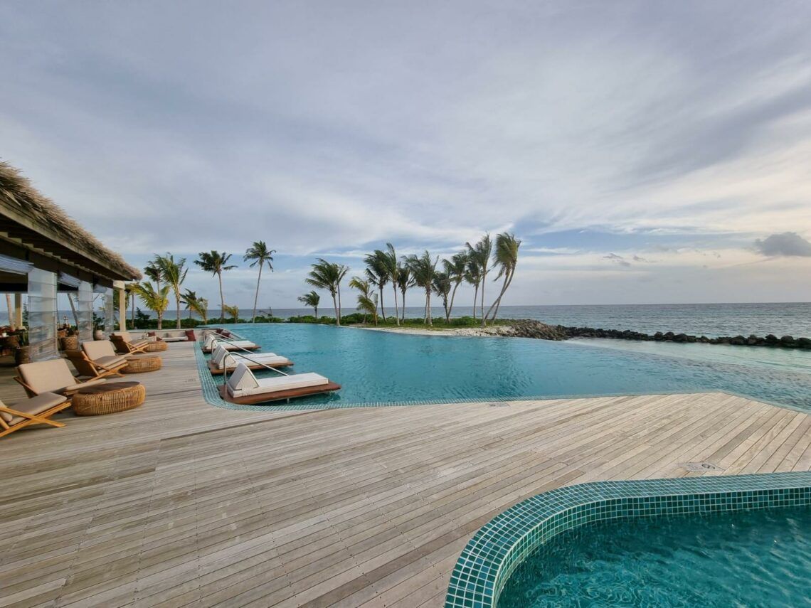 Hilton Maldives Amingiri Pool 1