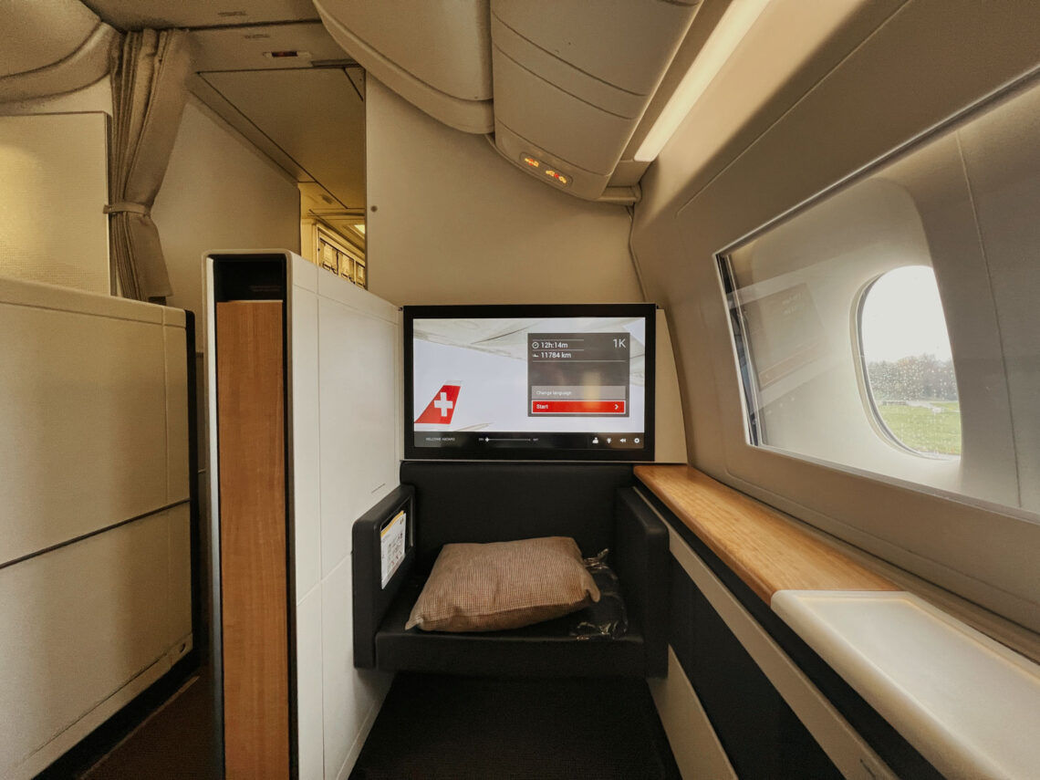 Swiss First Class Boeing 777 300er Suite 2