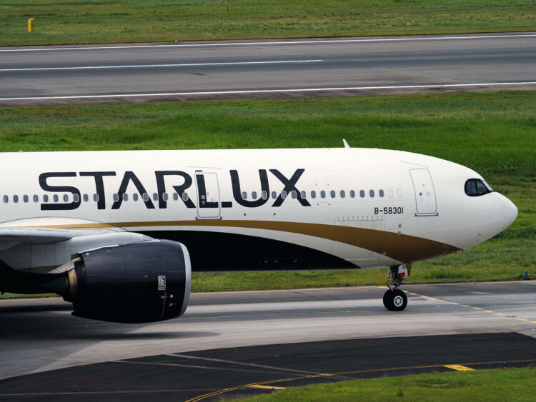 Flugzeug Starlux Airbus A330 900neo Frontansicht
