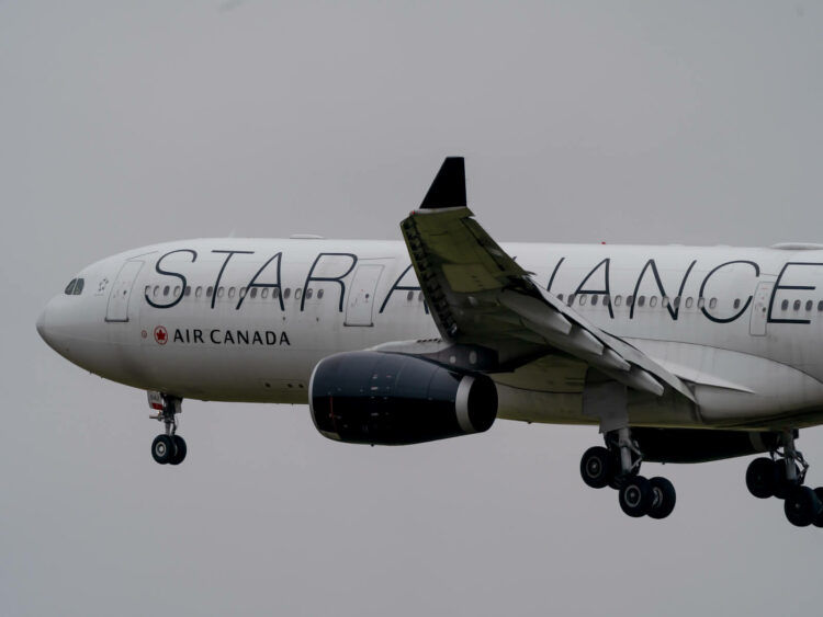 Flugzeug Air Canada Boeing A330 Star Alliance Logo Zürich
