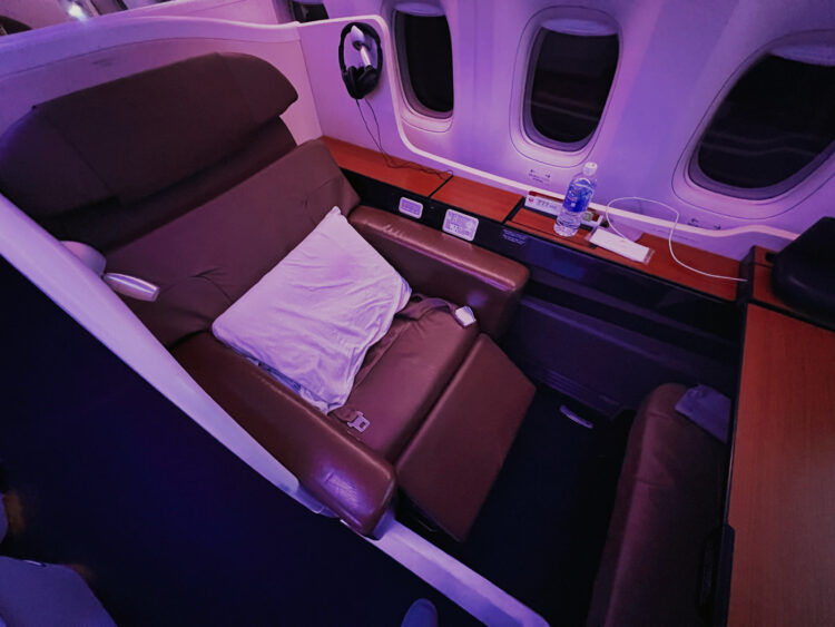 Japan Airlines First Class Boeing 777 300er Sitz Lounge Position 1
