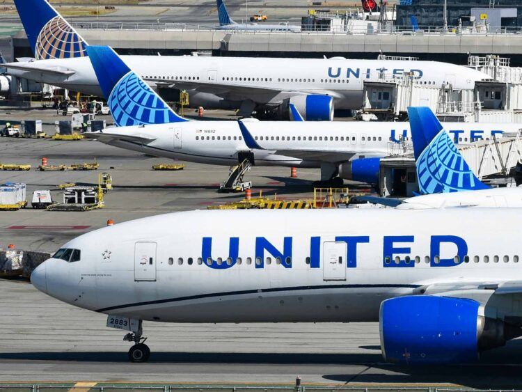 United Airlines 777 Flughafen Unsplash