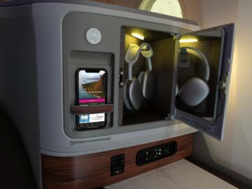 Hawaiian Airlines Business Class Boeing 787 9 Sitz Staufach Copyright