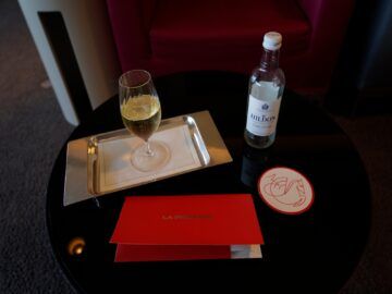 Air France La Première Lounge Paris Charles De Gaulle Champagner Und Wasser