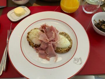 Air France La Première Lounge Paris Charles De Gaulle Fruehstueck Egg Benedict Mit Ham