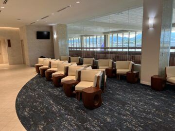 Ana Lounge Honolulu Sitzmoeglichkeiten Hinten