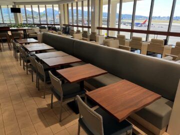 Ana Lounge Honolulu Tische Buffett Bereich