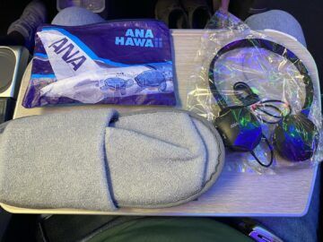 Ana Premium Economy Airbus A380 Amenities Tische