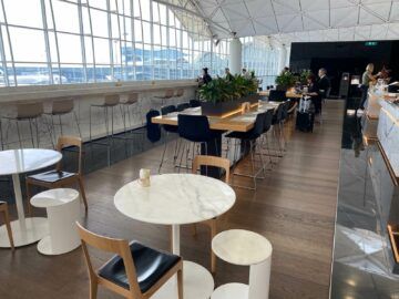 Cathay Pacific The Wing First Class Lounge Blick In Die Lounge
