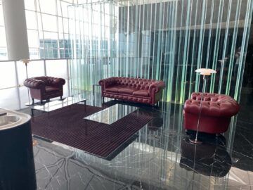Cathay Pacific The Wing First Class Lounge Champagner Bar Zweiter Teil