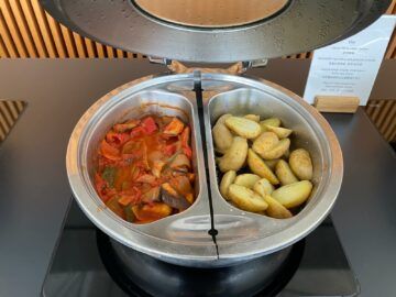 Cathay Pacific The Wing First Class Lounge Kartoffeln