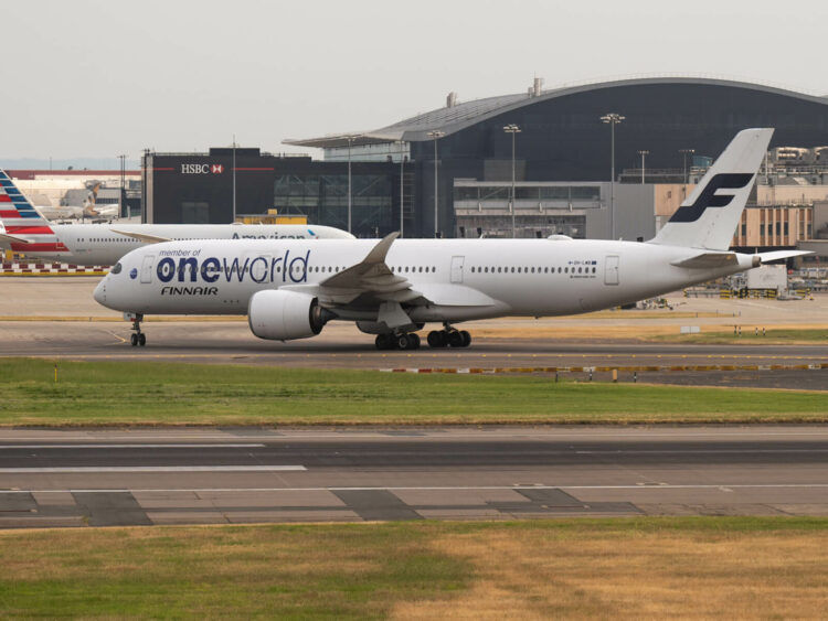 Flugzeug Finnair A350 Oneworld Livery London