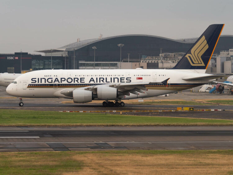 Flugzeug Singapore Airlines A380 800 London