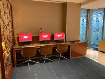 Emirates Lounge Bangkok Arbeitsplaetze