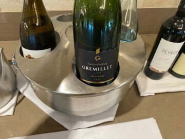 Emirates Lounge Bangkok Champagner
