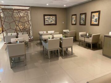 Emirates Lounge Bangkok Esstische
