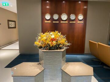 Emirates Lounge Bangkok Uhr Deko